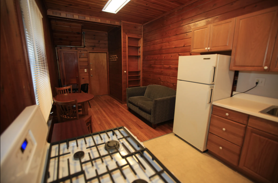 507-5 kitchen/living